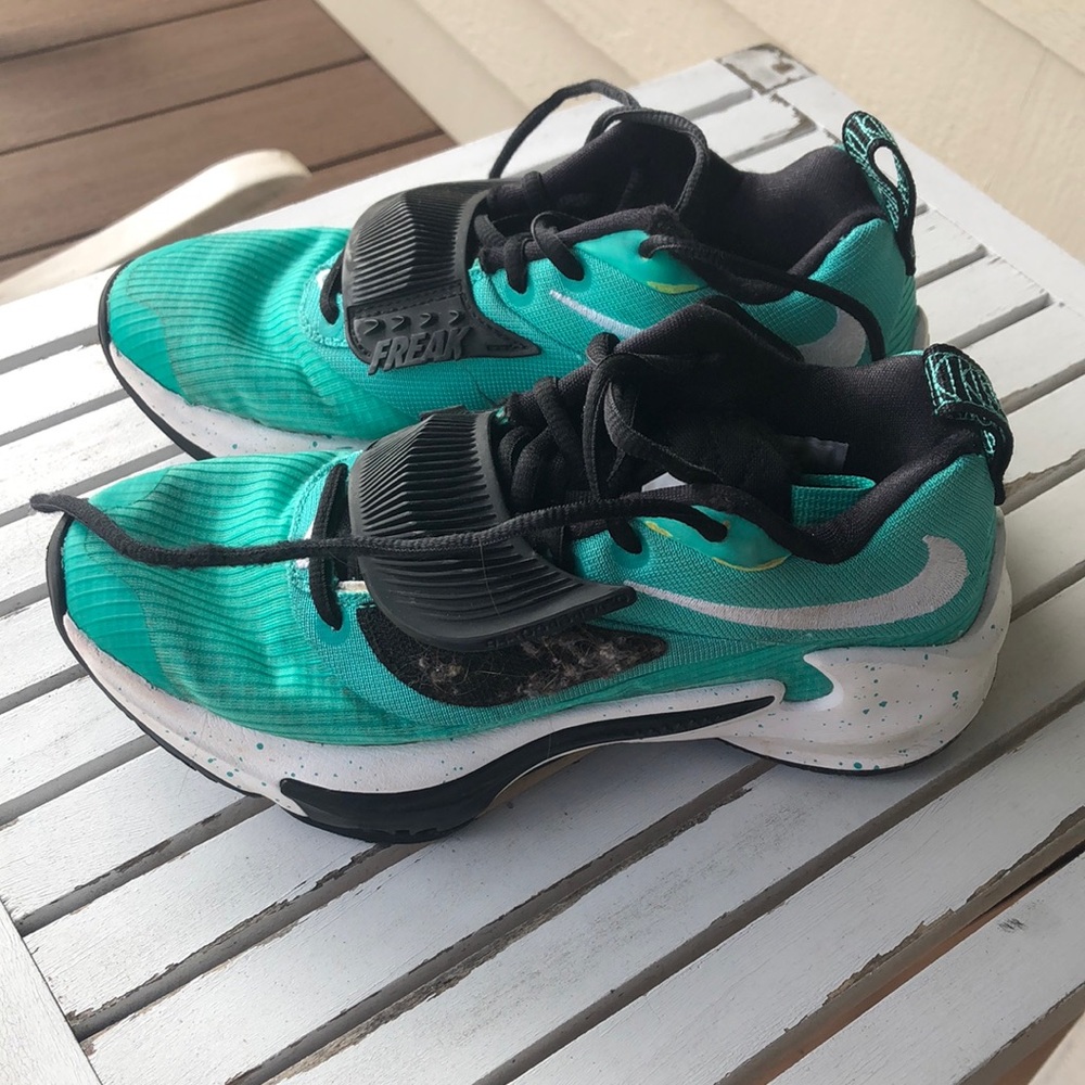 Nike Freak 3 Basketball shoes Size 3.5